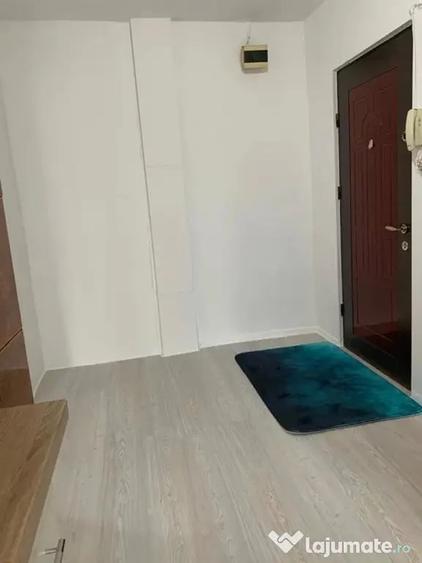 Apartament cu 3 camere decomandat în Republicii