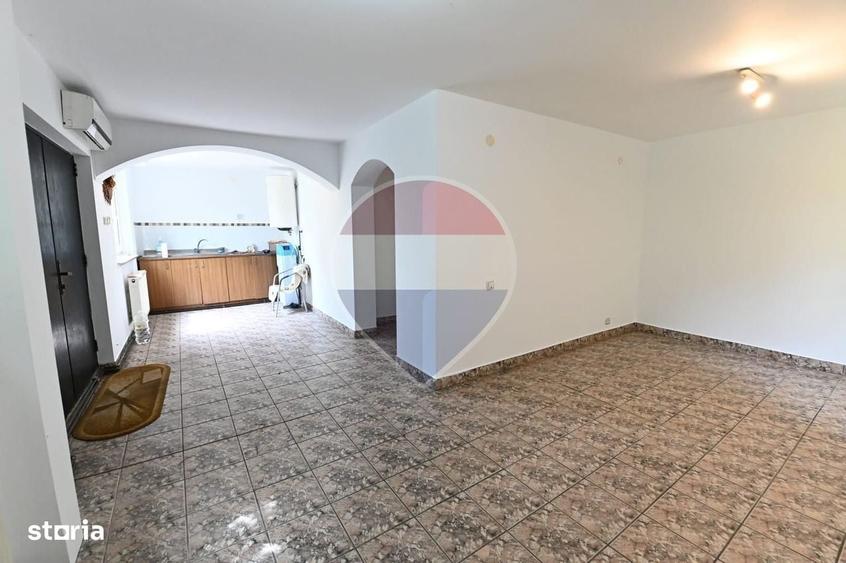 Casă cu 4 camere în Leamna de Jos
