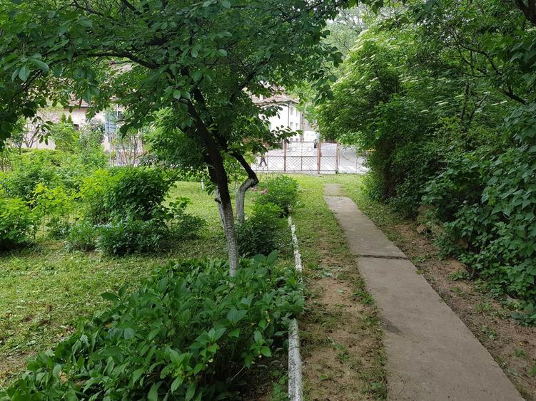 Casă cu 4 camere în Exterior Vest