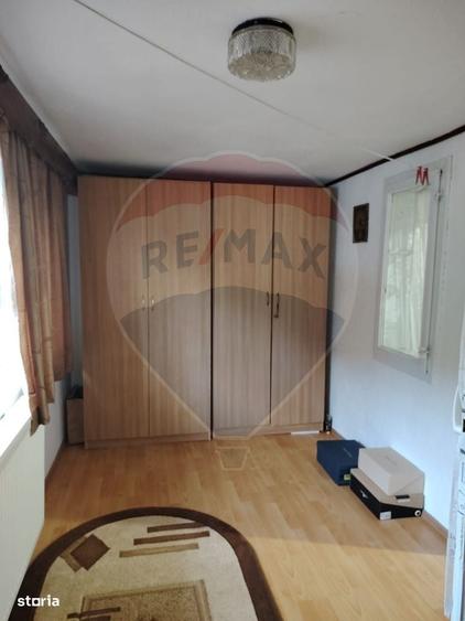 Casă cu 4 camere în Catrinari