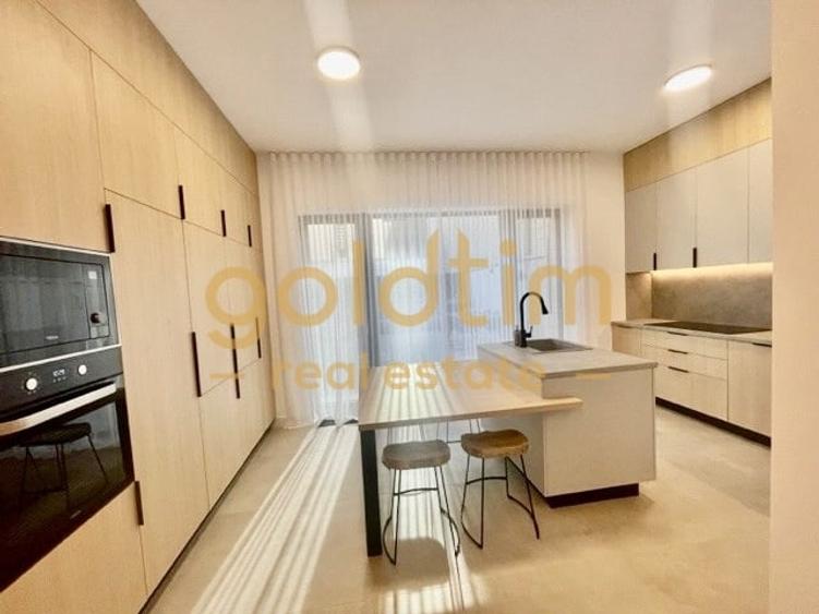 Casă individuală cu 6 camere cu Canalizare în Pipera
