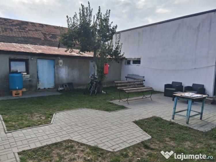Casă cu 7 camere cu Teren 863 Mp în Brestei