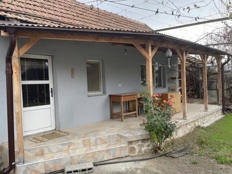 Casă cu 4 camere în Husasău de Criș