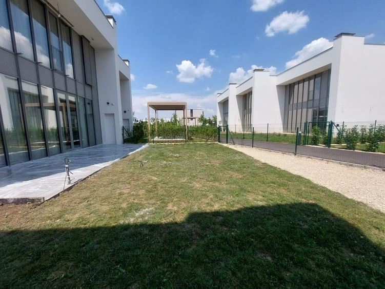 Casă cu 4 camere cu Canalizare în Tunari