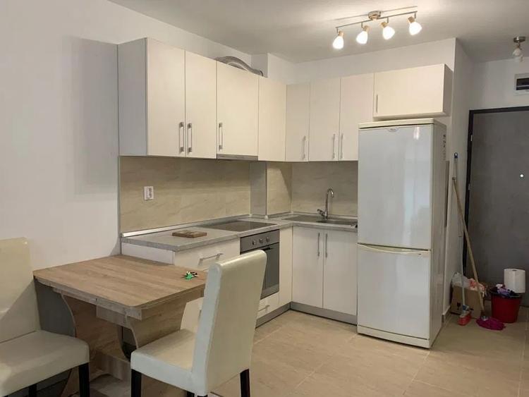 Apartament cu 2 camere semidecomandat, mobilat în Andrei Mureșanu