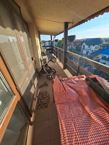 Apartament cu 3 camere decomandat în Est