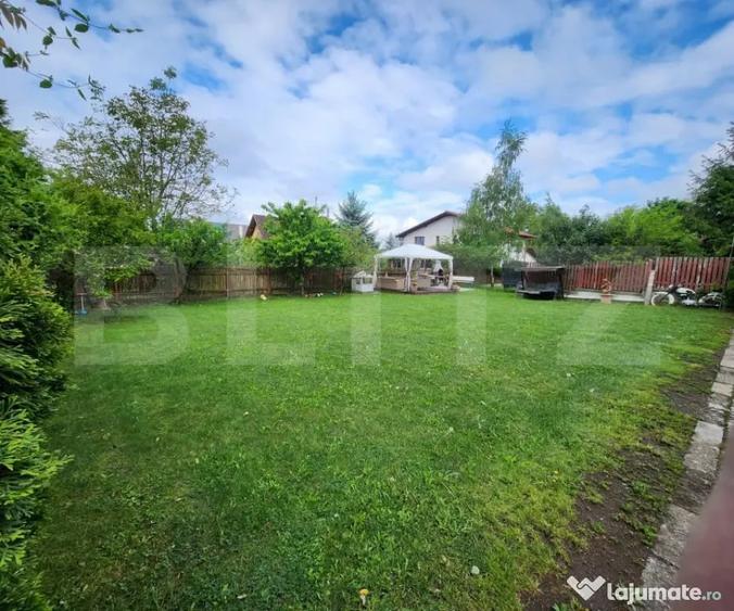 Casă cu 12 camere cu Teren 1372 Mp în Platou