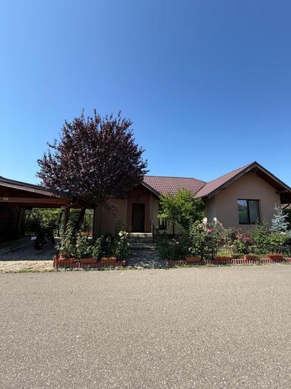 Casă individuală cu 4 camere cu Canalizare în Balotești