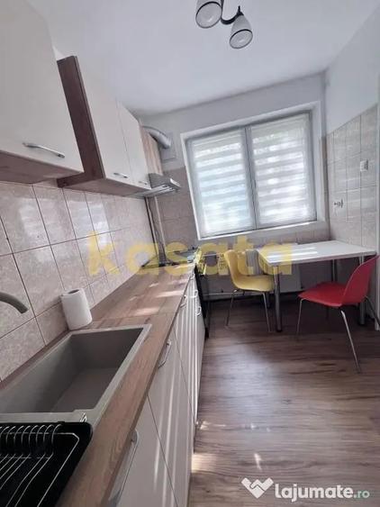 Apartament cu 3 camere semidecomandat în Crângași