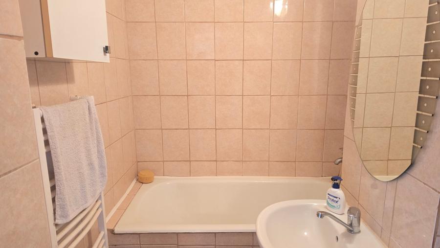 Apartament cu 2 camere decomandat în Bejan