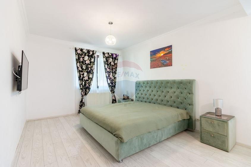 Casă individuală cu 5 camere cu Teren 485 Mp în Central