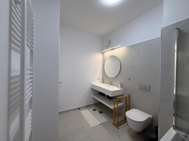Apartament cu 3 camere semidecomandat în 23 August (Cațelul)