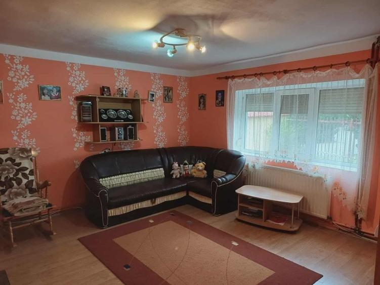 Casă cu 4 camere decomandat în Vladimirescu