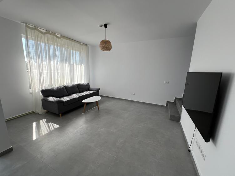 Duplex cu 4 camere cu Canalizare în Aeroport