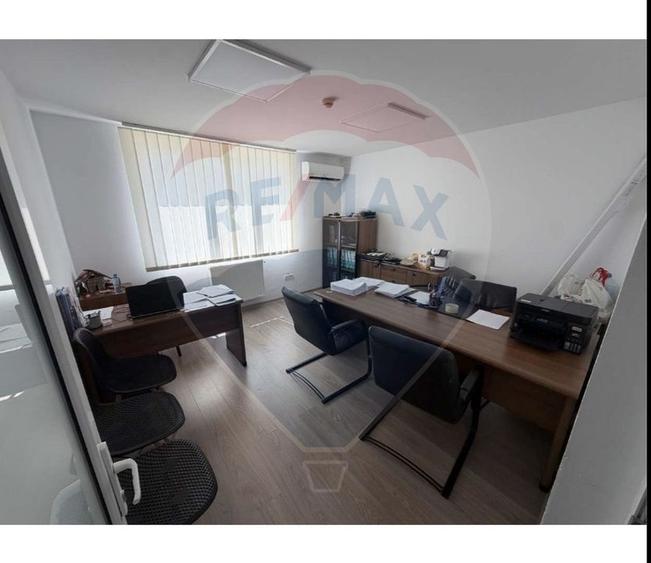 Casă individuală cu 6 camere cu Teren 100 Mp în Banu Manta