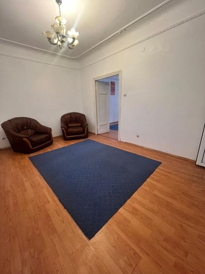 Casă cu 8 camere cu Teren 197 Mp în Calea Călărașilor