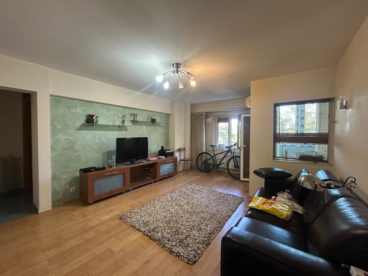 Apartament cu 3 camere în Calea Călărașilor