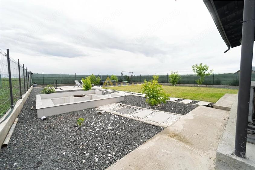 Casă cu 8 camere cu Teren 755 Mp în Frumușani