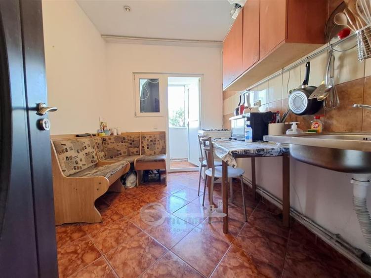 Apartament cu 2 camere decomandat în Nicolina