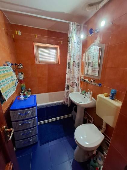 Apartament cu 3 camere decomandat, mobilat în Tomis Nord