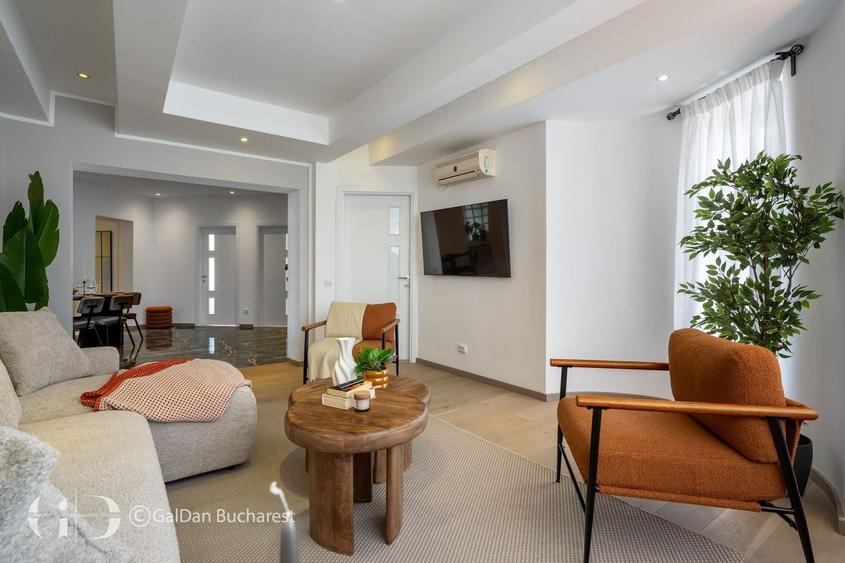 Apartament cu 4 camere, mobilat în P-ța Romană