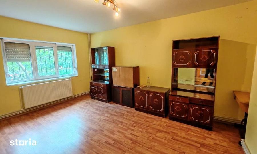 Apartament cu 4 camere decomandat în Micro 21