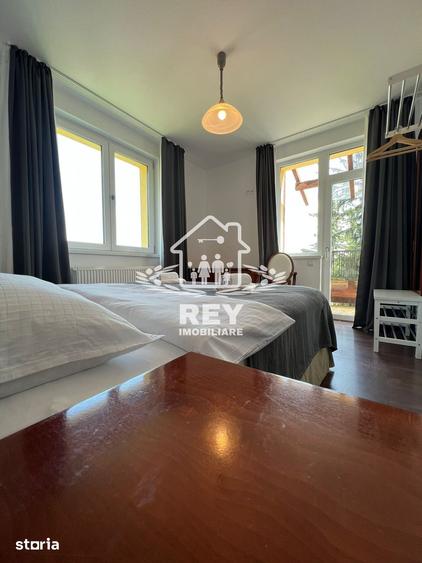 Casă cu 10 camere cu Teren 250 Mp în Central