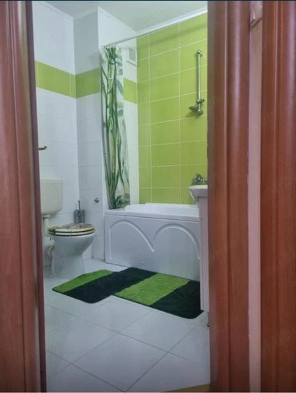 Apartament cu 3 camere decomandat în Nufărul