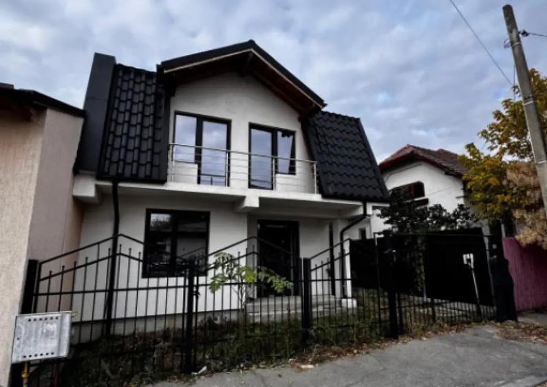 Casă cu 7 camere cu Teren 301 Mp în George Enescu