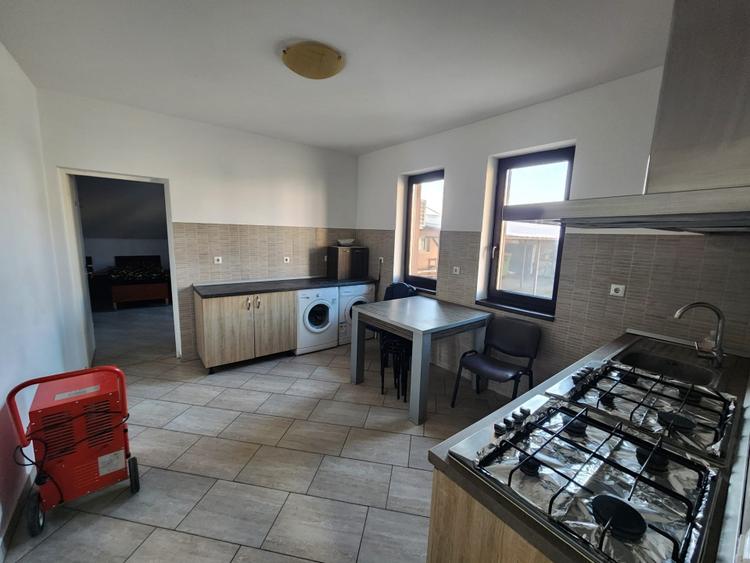 Casă individuală cu 5 camere cu Canalizare în Sânandrei