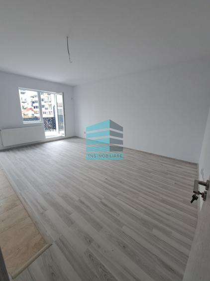 Apartament cu 4 camere decomandat în Titan
