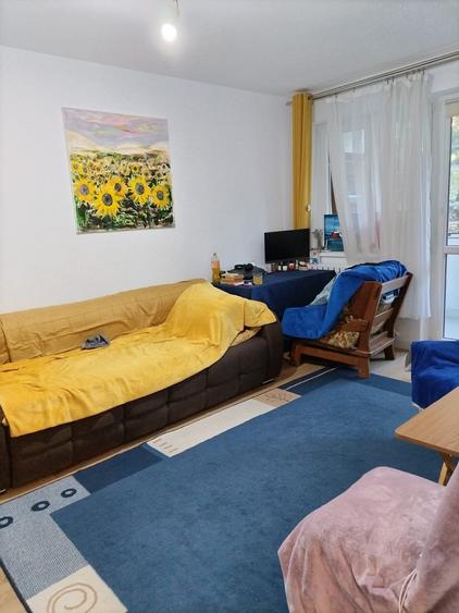 Apartament cu 2 camere decomandat în Pajura