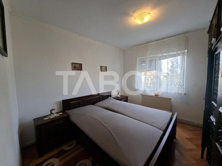 Apartament cu 3 camere decomandat, mobilat în Central
