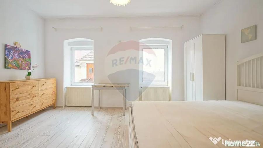 Apartament cu 3 camere semidecomandat în Schei