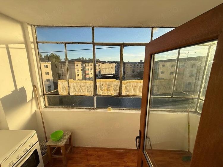 Apartament cu 3 camere decomandat în Micro 12