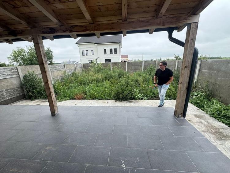 Casă cu 4 camere cu Teren 300 Mp în Săcălaz
