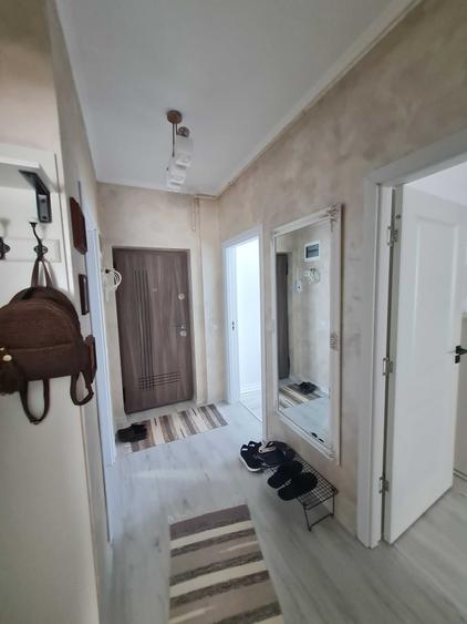 Vand apartament 3 camere bloc finalizat in 2023 situat pe str Sg Ilie Petre et 1/5,mobilat ,utilat +loc parcare privat ,108 mii negociabil. - 2
