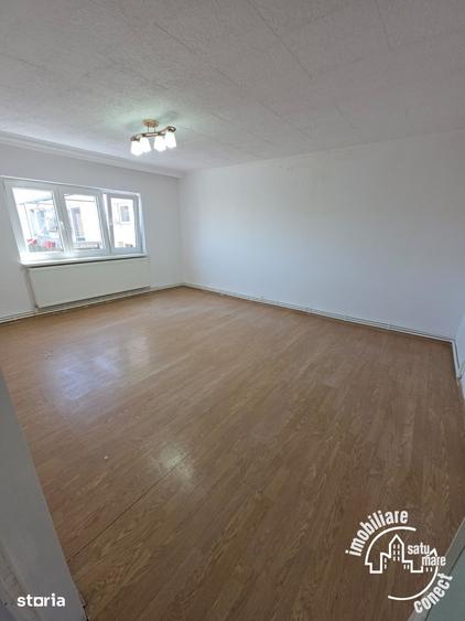 Apartament cu 3 camere semidecomandat în Micro 15