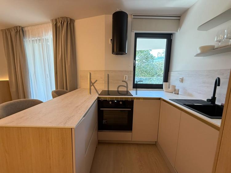 Apartament cu 2 camere semidecomandat, mobilat în Mărăști