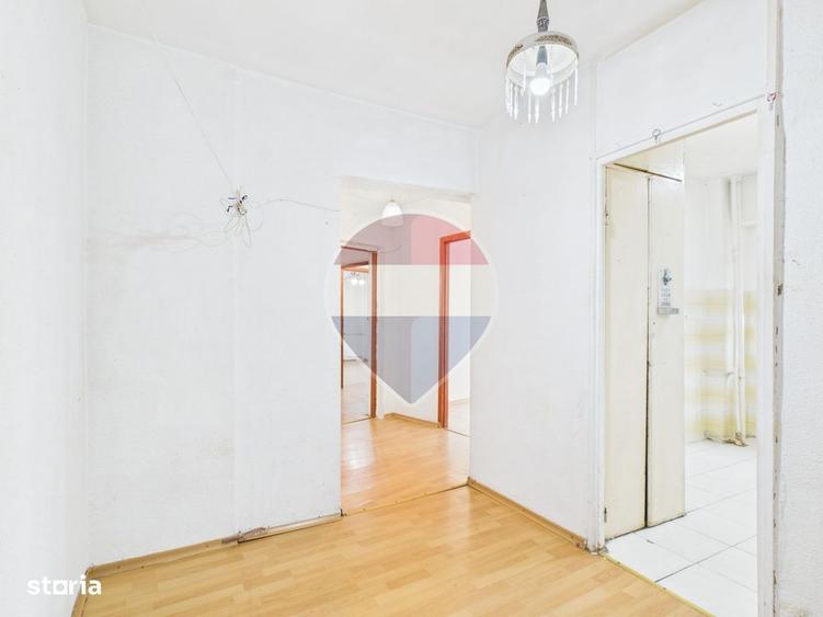 Apartament cu 3 camere semidecomandat în Crângași