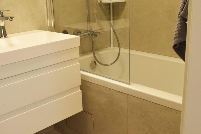 Apartament cu 3 camere semidecomandat în Florești