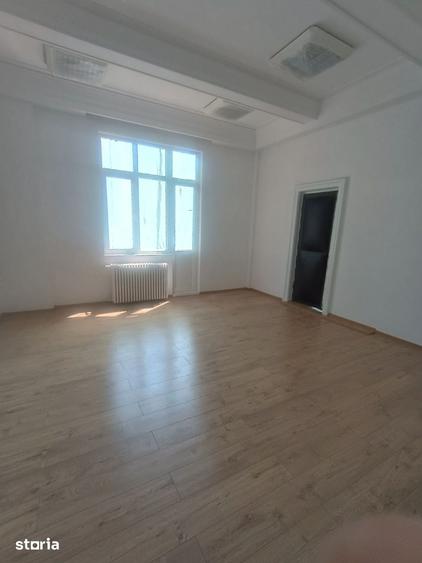 Spațiu comercial, de 690 mp, în Cișmigiu