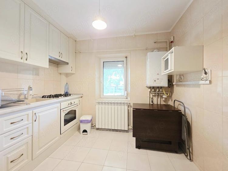 Apartament cu 3 camere decomandat în Piața Centrală