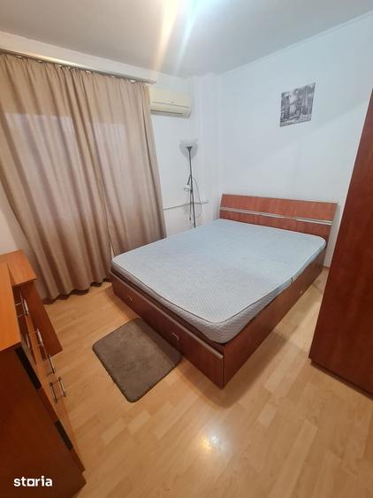 Apartament cu 3 camere semidecomandat în Militari