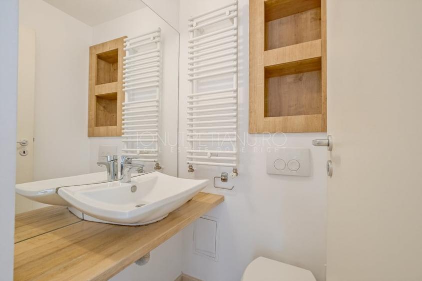 Apartament cu 3 camere semidecomandat, mobilat în Eminescu