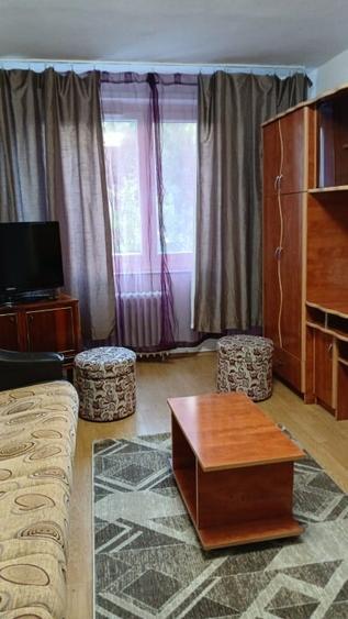 Apartament cu 2 camere semidecomandat, mobilat în Berceni