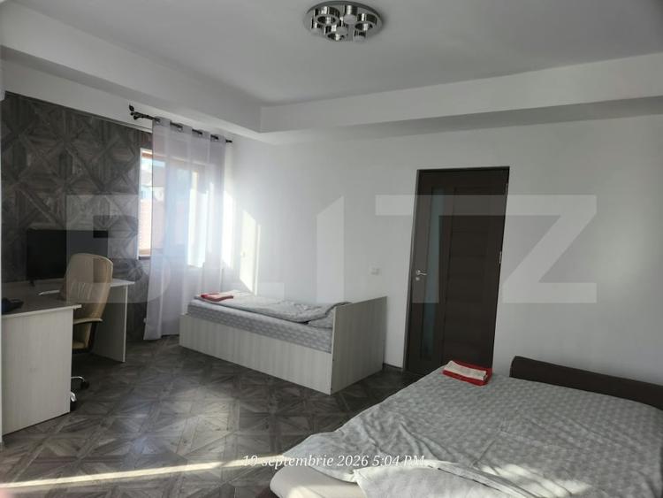 Casă individuală cu 7 camere cu Canalizare în Rovine