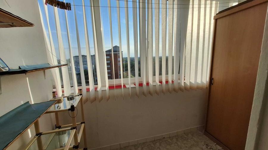 Apartament cu 3 camere semidecomandat în Rogerius