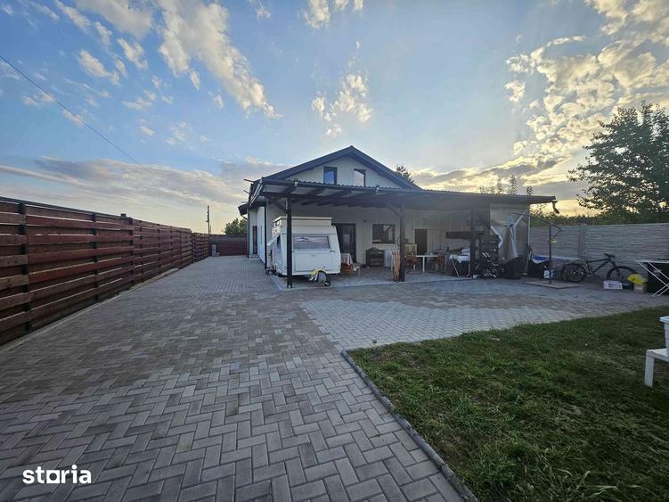 Casă cu 5 camere decomandat cu Teren 520 Mp în Malu Mare