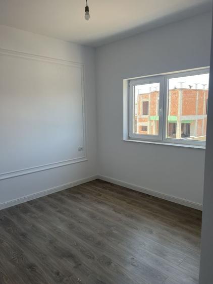 Duplex cu 5 camere cu Canalizare în Ghiroda